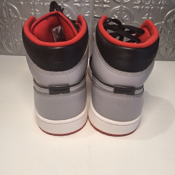 Air Jordan 1 Retro Mid “BRED SHADOW” Size 11.5 Black Red & Gray - Picture 4 of 6